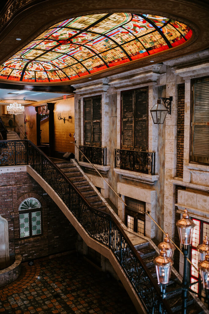 the main inside lobby of the inside of the Cruz Building