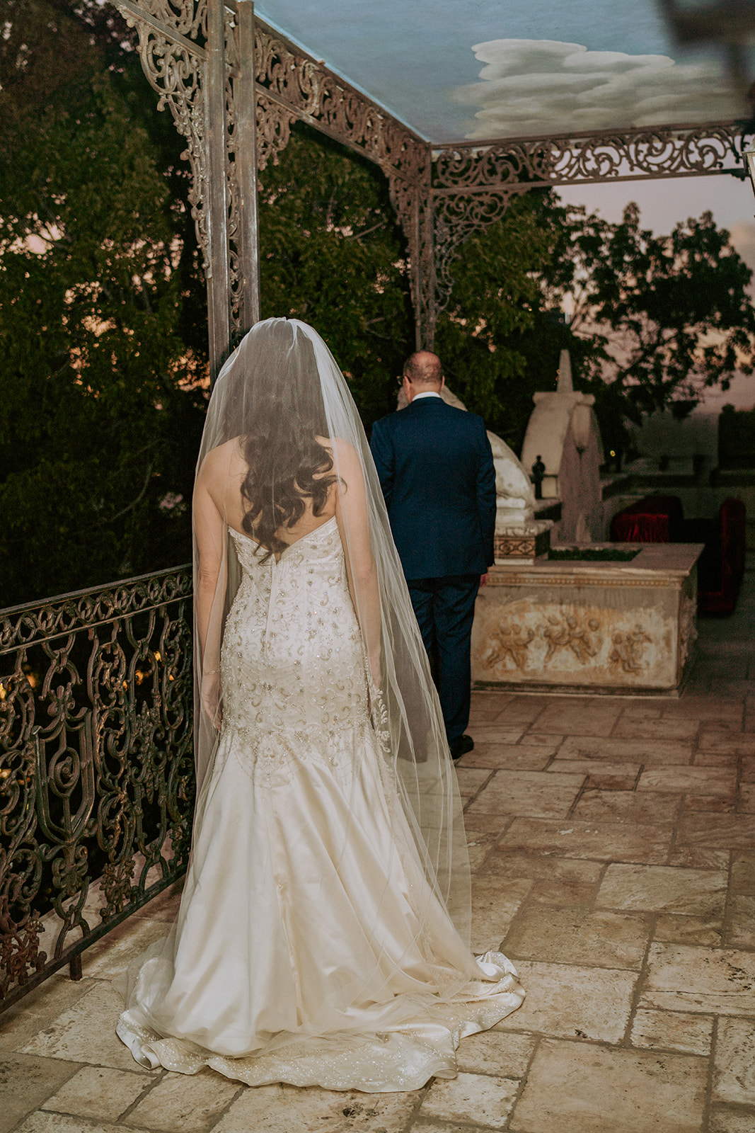 Bride and groom have first look at the Cruz Building