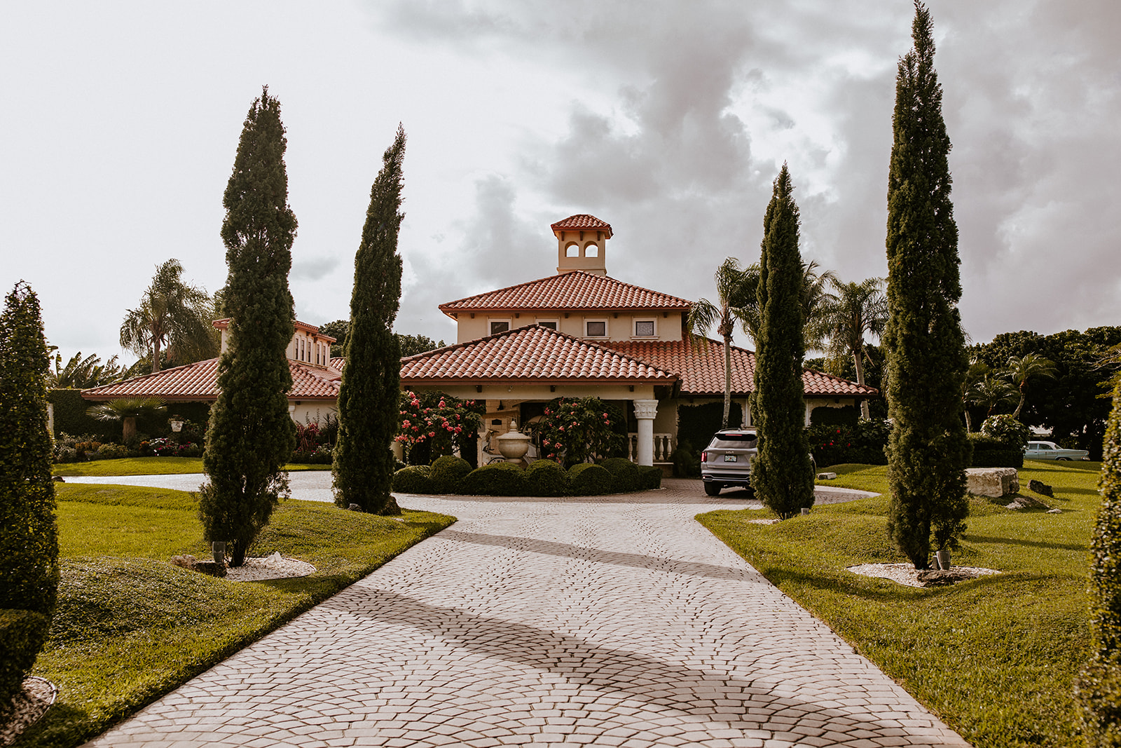 Exterior photo of Villa Toscana